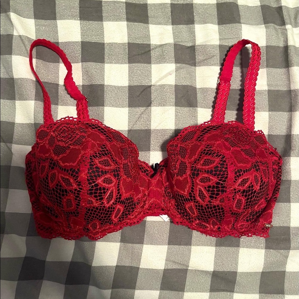 La Vie En Rose Red Lace Convertible Push Up Bra